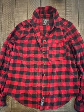 Abercrombie & Fitch Women’s Red and Black Buffalo Plaid Button-Down Shirt